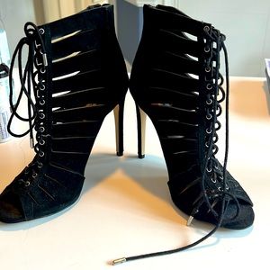 Steve Madden lace up bootie